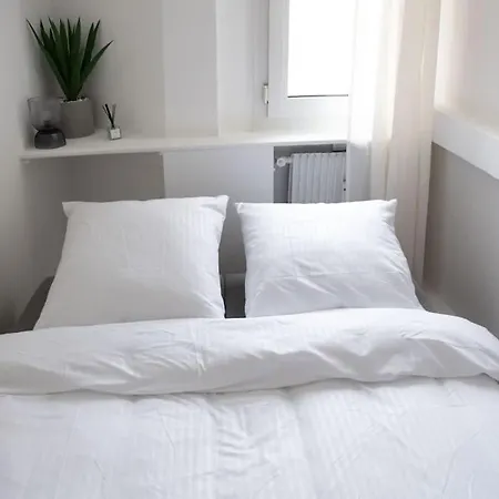 Av Republique Design And Cozy Apartment